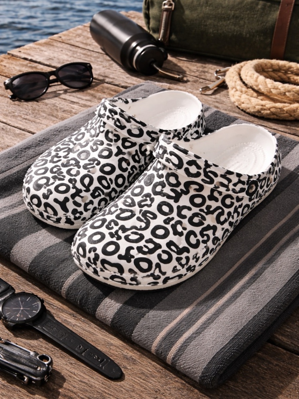 Crocs Classic Warped Logo Clog White Black Mens 10 Womens 12 Rare NWT